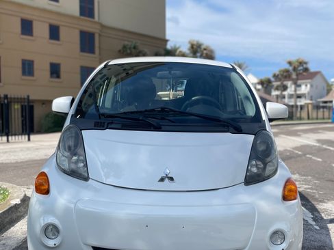 Used 2017 Mitsubishi i ES RWD image 4