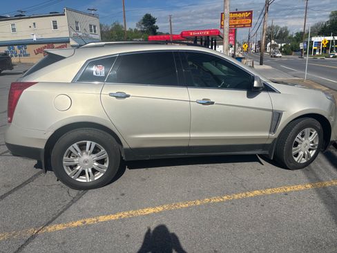 Used 2015 Cadillac SRX FWD image 2