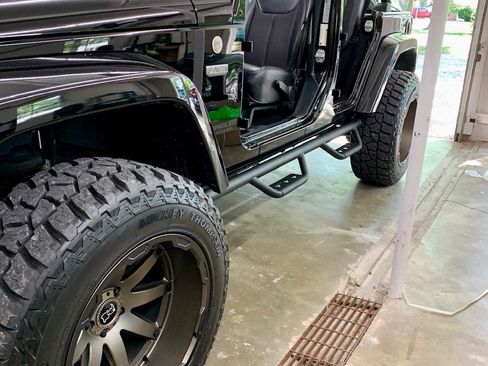 Used 2016 Jeep Wrangler Unlimited Sahara image 4