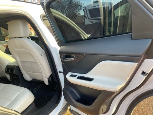 Used 2018 Jaguar F-PACE Prestige image 6