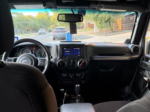 Used 2013 Jeep Wrangler Sport AWD/4WD image 4