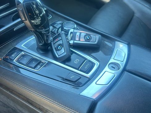 Used 2013 BMW 750Li image 9