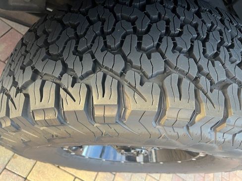 Used 2005 HUMMER H2 w/ Preferred Equipment Group image 5