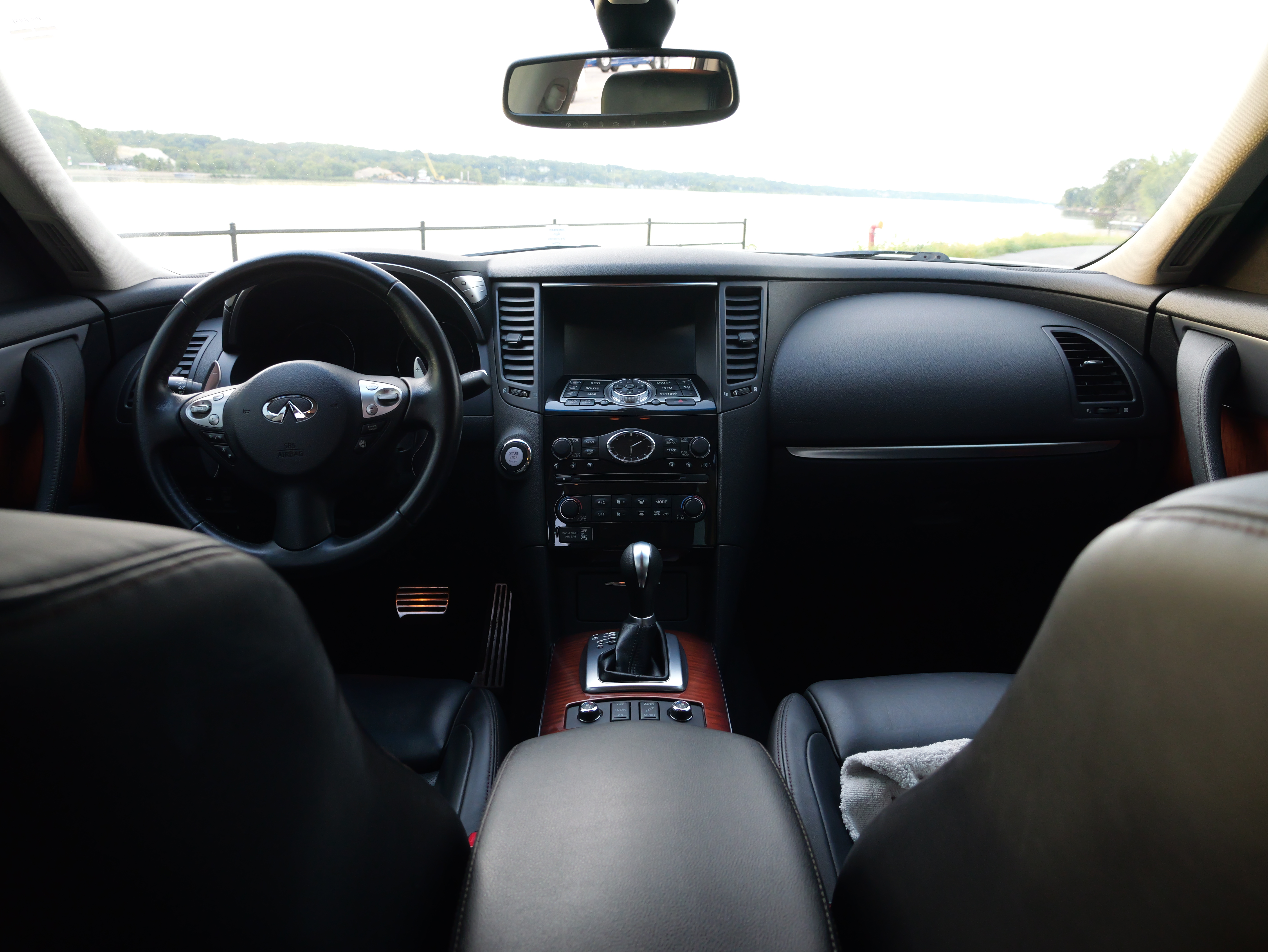 Used 2012 INFINITI FX50 AWD w/ Sport Pkg image 11