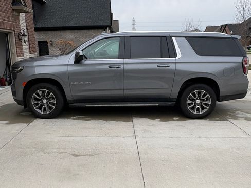 Used 2021 Chevrolet Suburban LS image 21