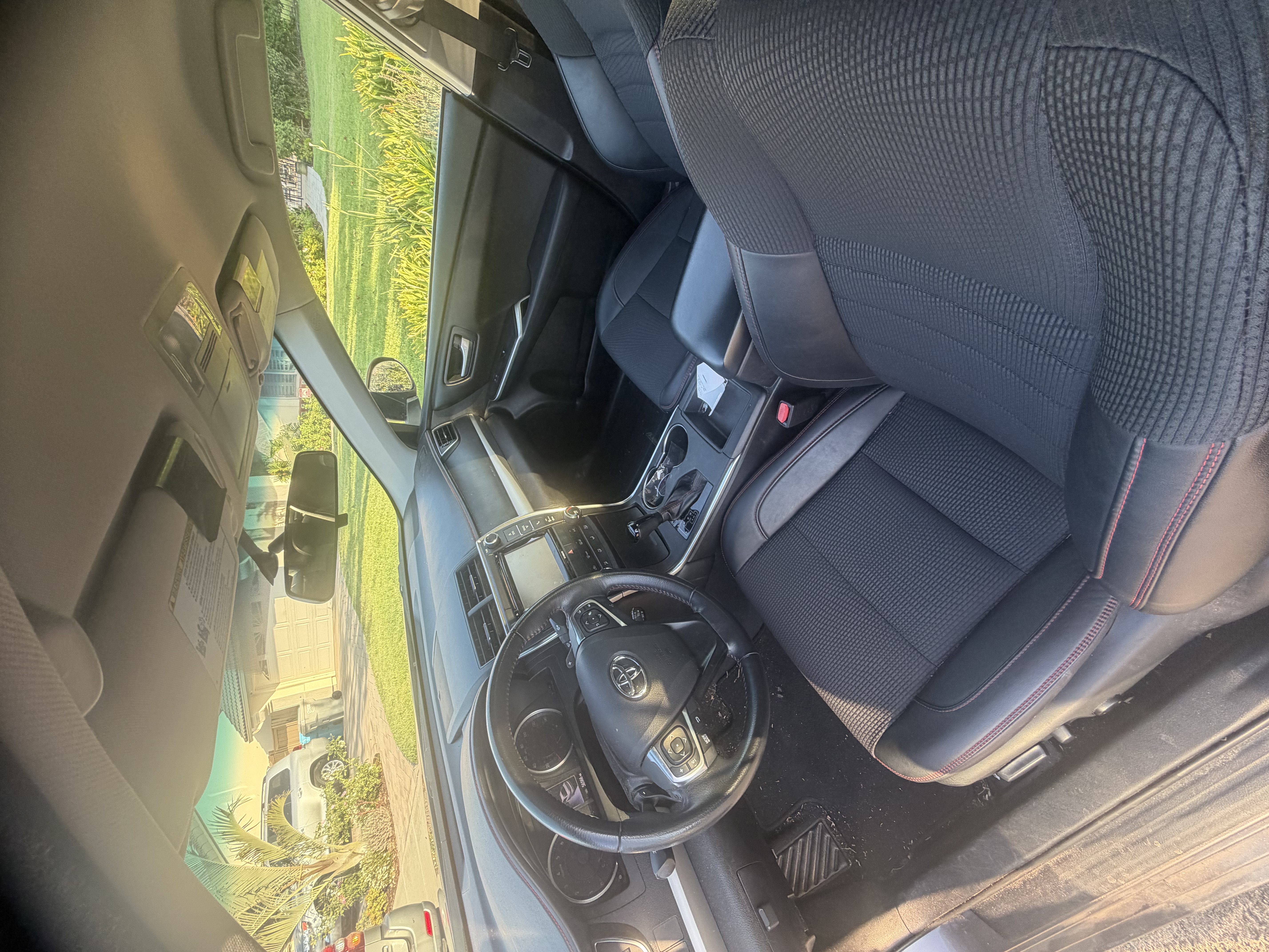 Used 2017 Toyota Camry SE FWD image 4