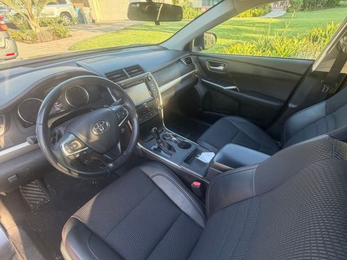 Used 2017 Toyota Camry SE FWD image 4