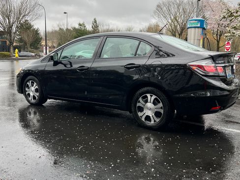 Used 2014 Honda Civic Hybrid Sedan image 2
