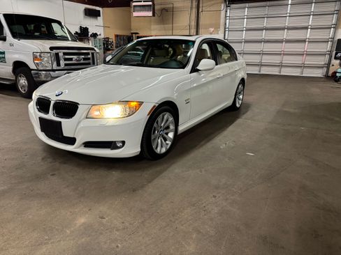 Used 2011 BMW 328i xDrive Sedan image 1