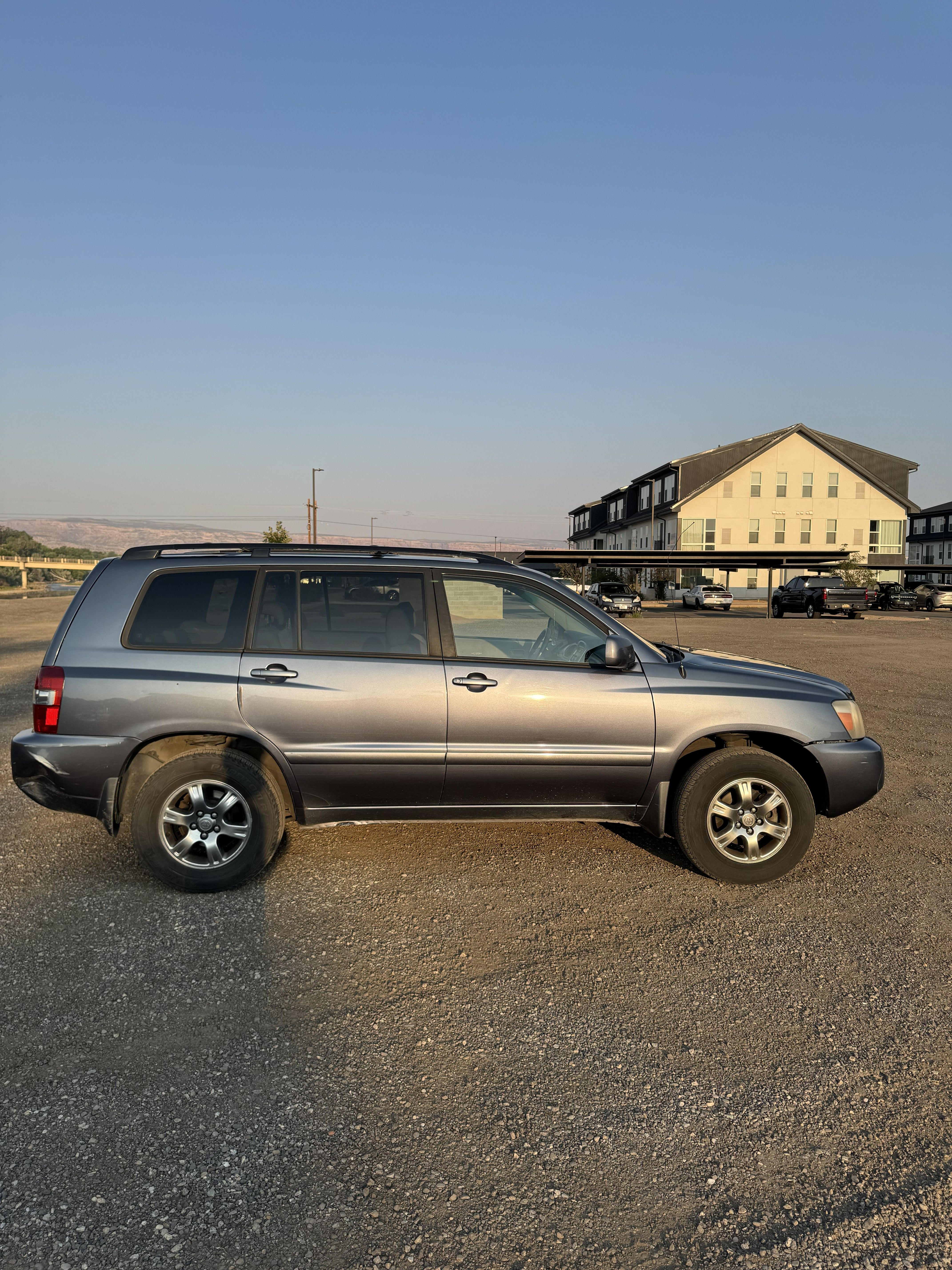 Used 2005 Toyota Highlander 4WD V6 w/ 3rd Row image 11