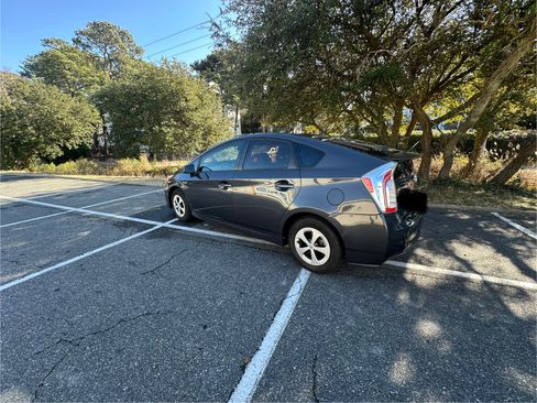 Used 2015 Toyota Prius Four image 6