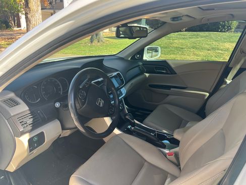 Used 2014 Honda Accord Touring image 10