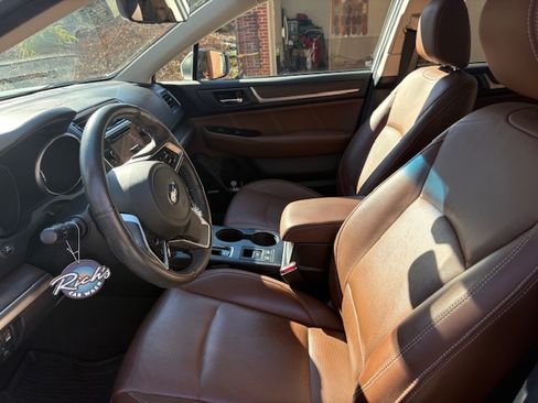 Used 2019 Subaru Outback 2.5i Touring image 9