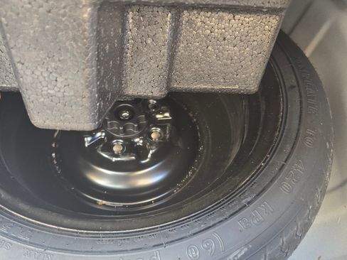 Used 2014 Toyota Camry SE image 17