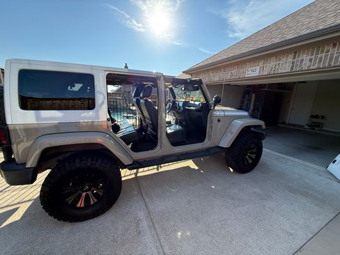 Used 2017 Jeep Wrangler Unlimited Sahara w/ Quick Order Package 24E Chief image 9