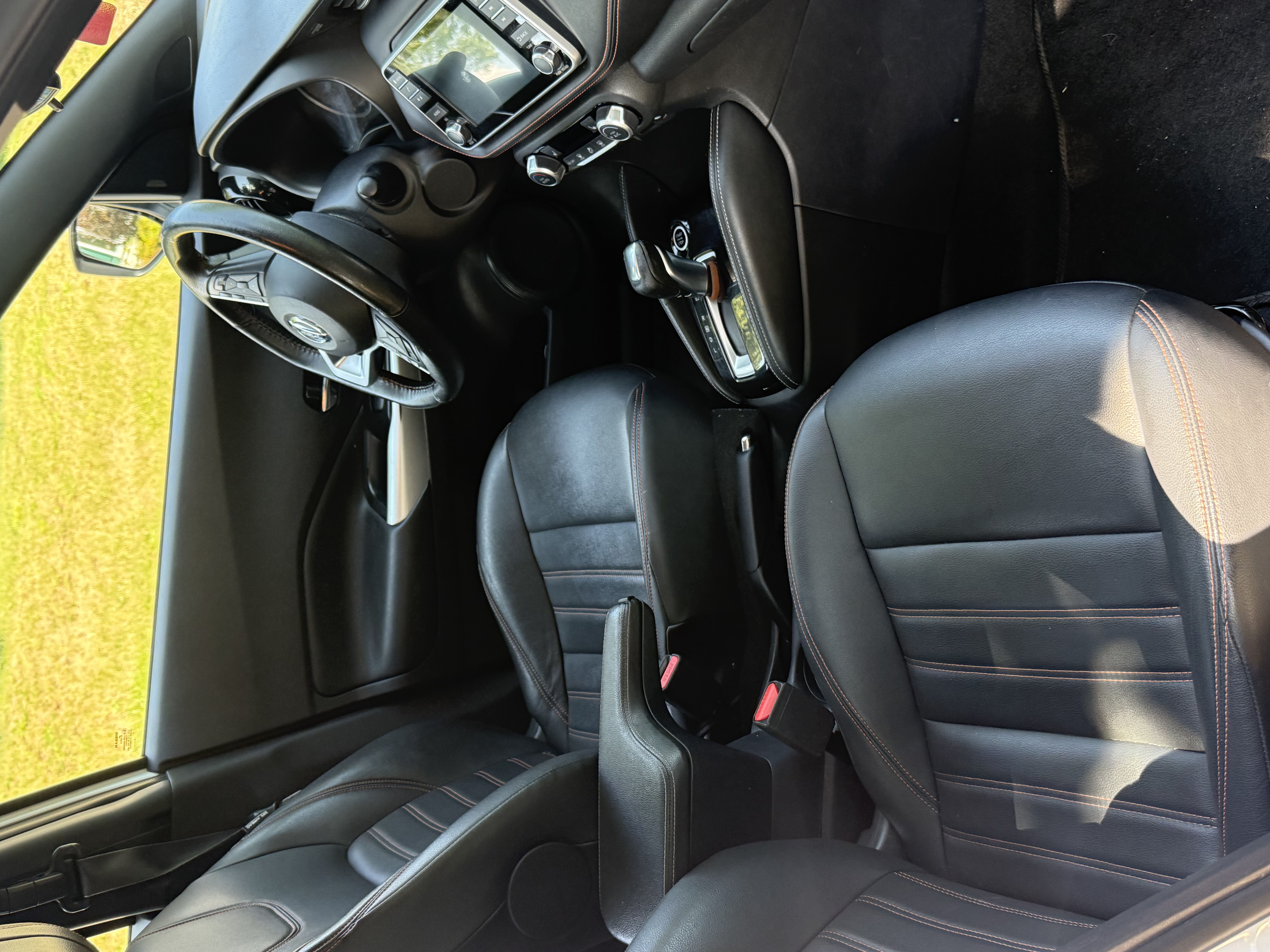 Used 2020 Nissan Kicks SR w/ SR Premium Package FWD image 6