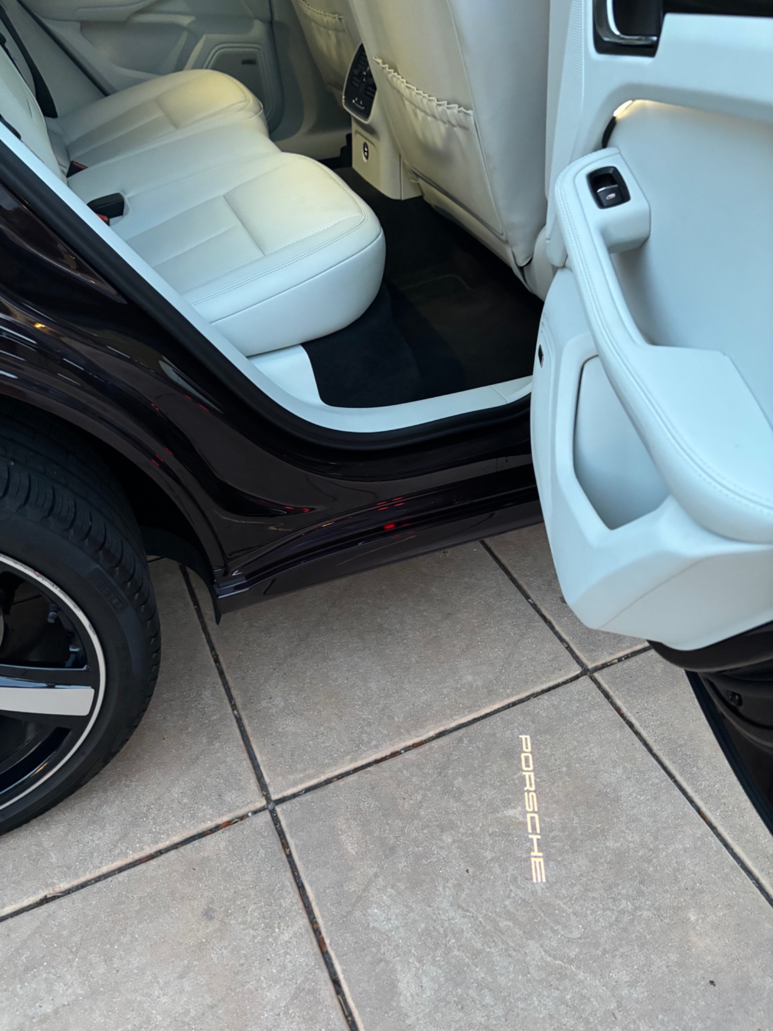 Used 2024 Porsche Macan AWD/4WD image 10