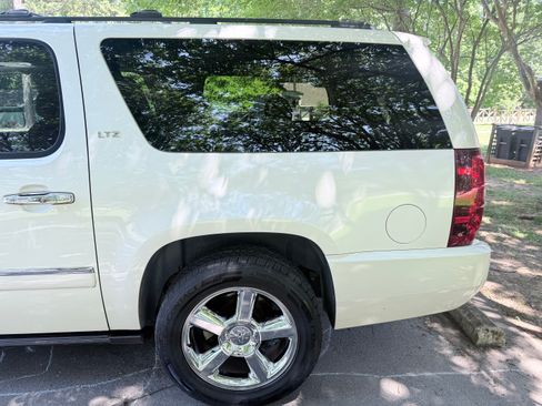 Used 2014 Chevrolet Suburban LTZ AWD/4WD image 15