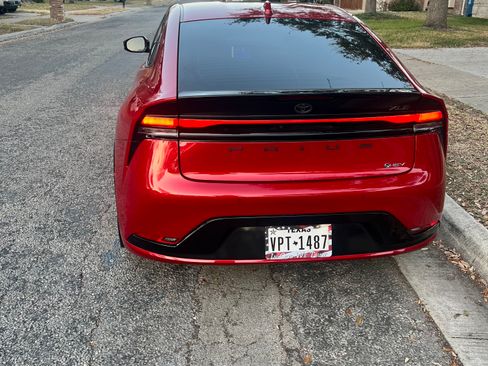 Used 2024 Toyota Prius XLE image 2