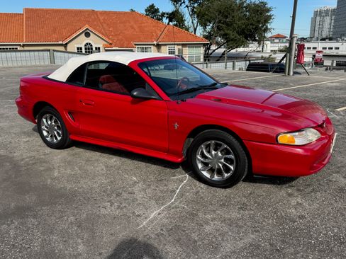Used 1994 Ford Mustang Convertible image 2