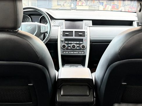 Used 2018 Land Rover Discovery Sport HSE image 28