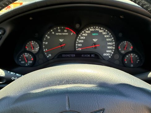 Used 2000 Chevrolet Corvette Convertible w/ Performance Handling Pkg RWD image 16