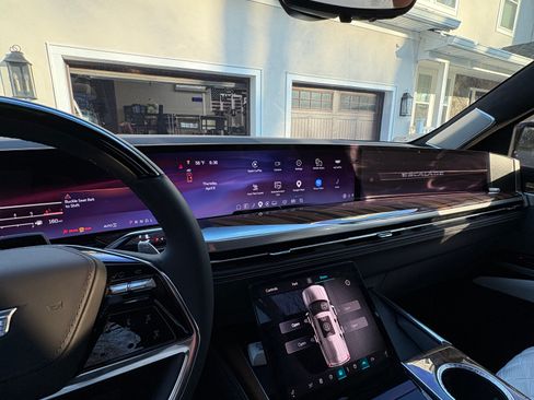 Used 2026 Cadillac Escalade ESV Platinum Sport w/ LPO, ONYX Package image 7