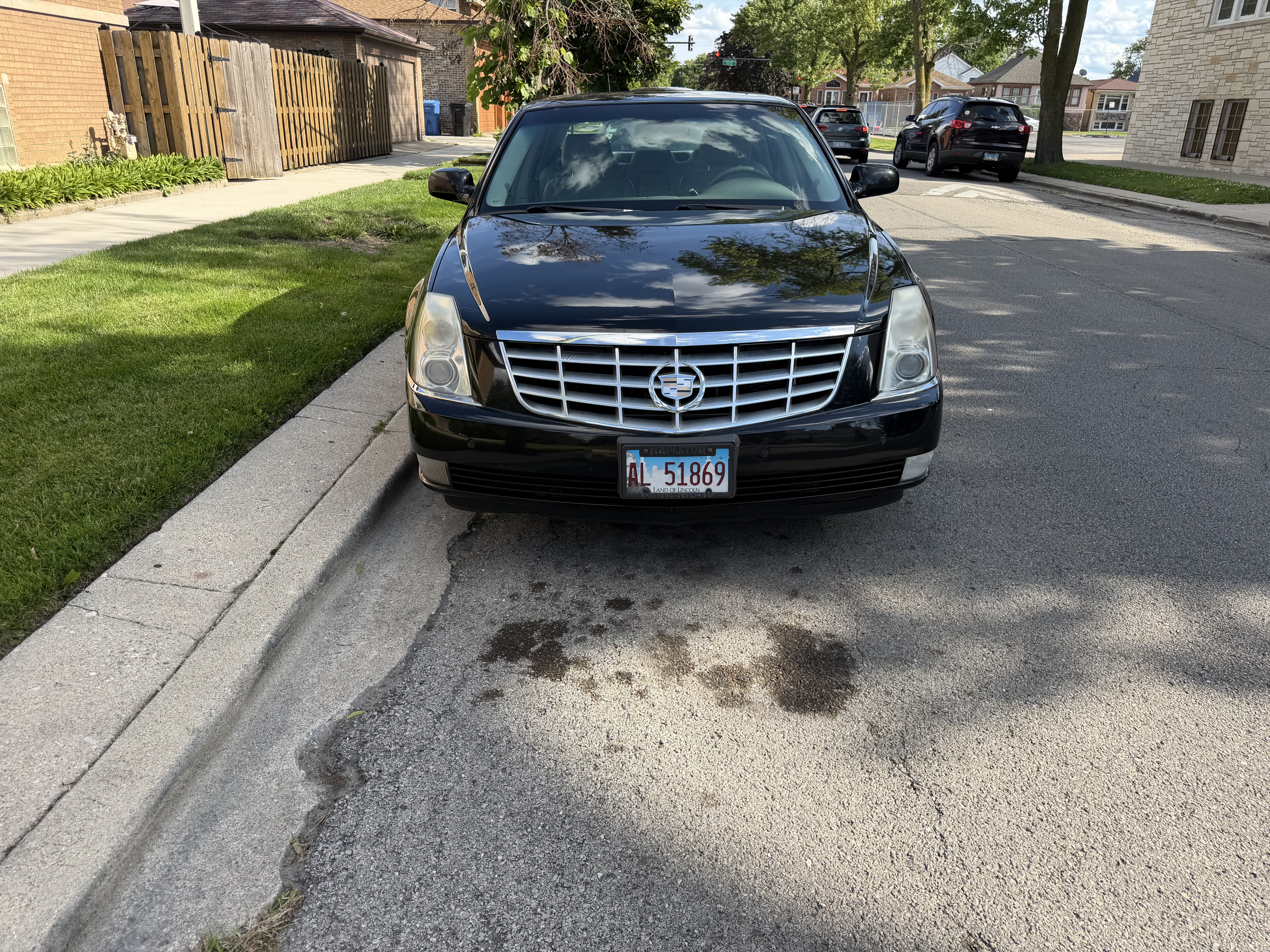 Used 2007 Cadillac DTS Luxury I w/ Sun And Sound Package FWD image 2