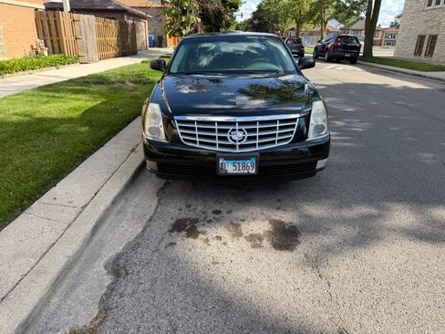 Used 2007 Cadillac DTS Luxury I w/ Sun And Sound Package FWD image 2