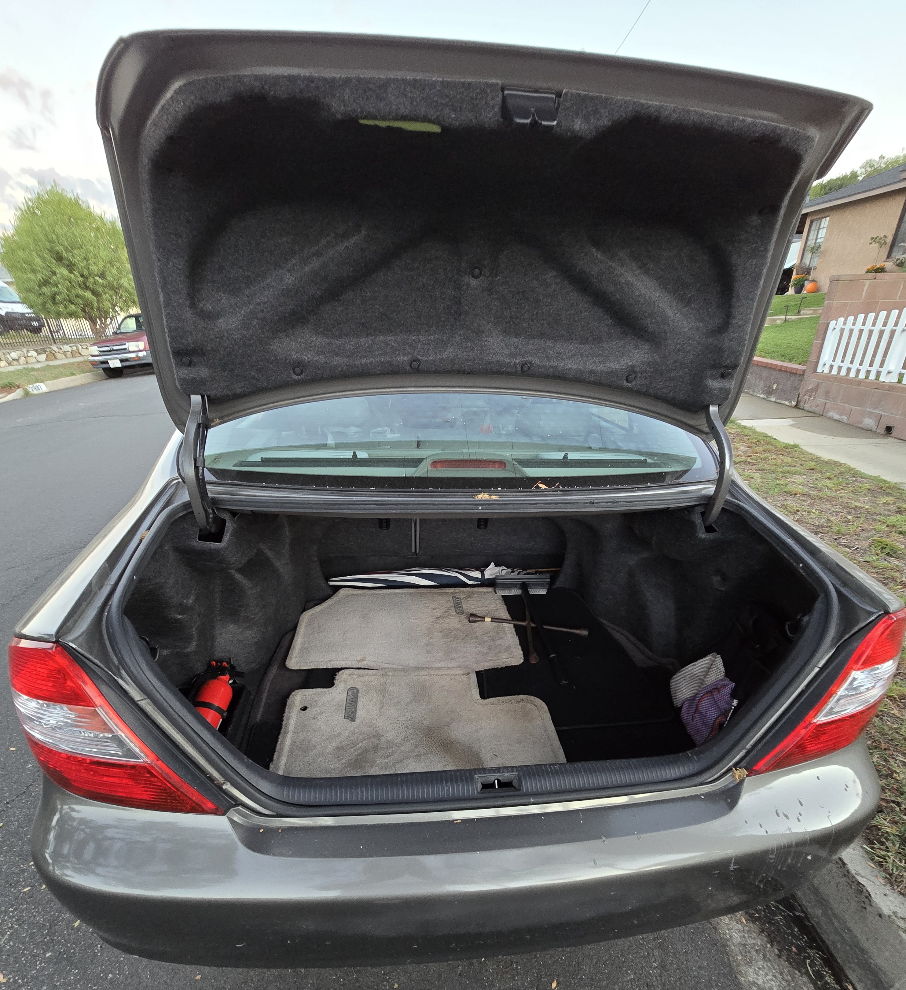 Used 2004 Toyota Camry XLE w/ XLE Premium Pkg FWD image 12