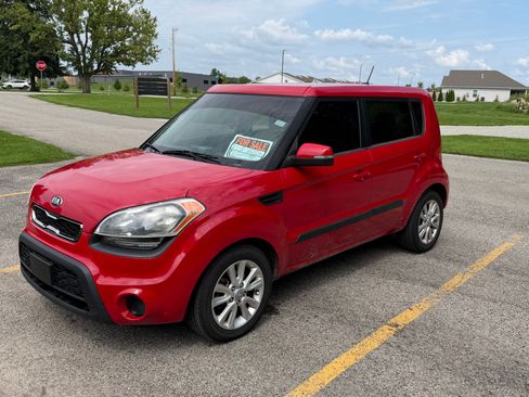 Used 2013 Kia Soul + FWD image 1