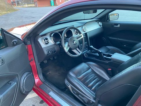 Used 2005 Ford Mustang GT Premium image 6