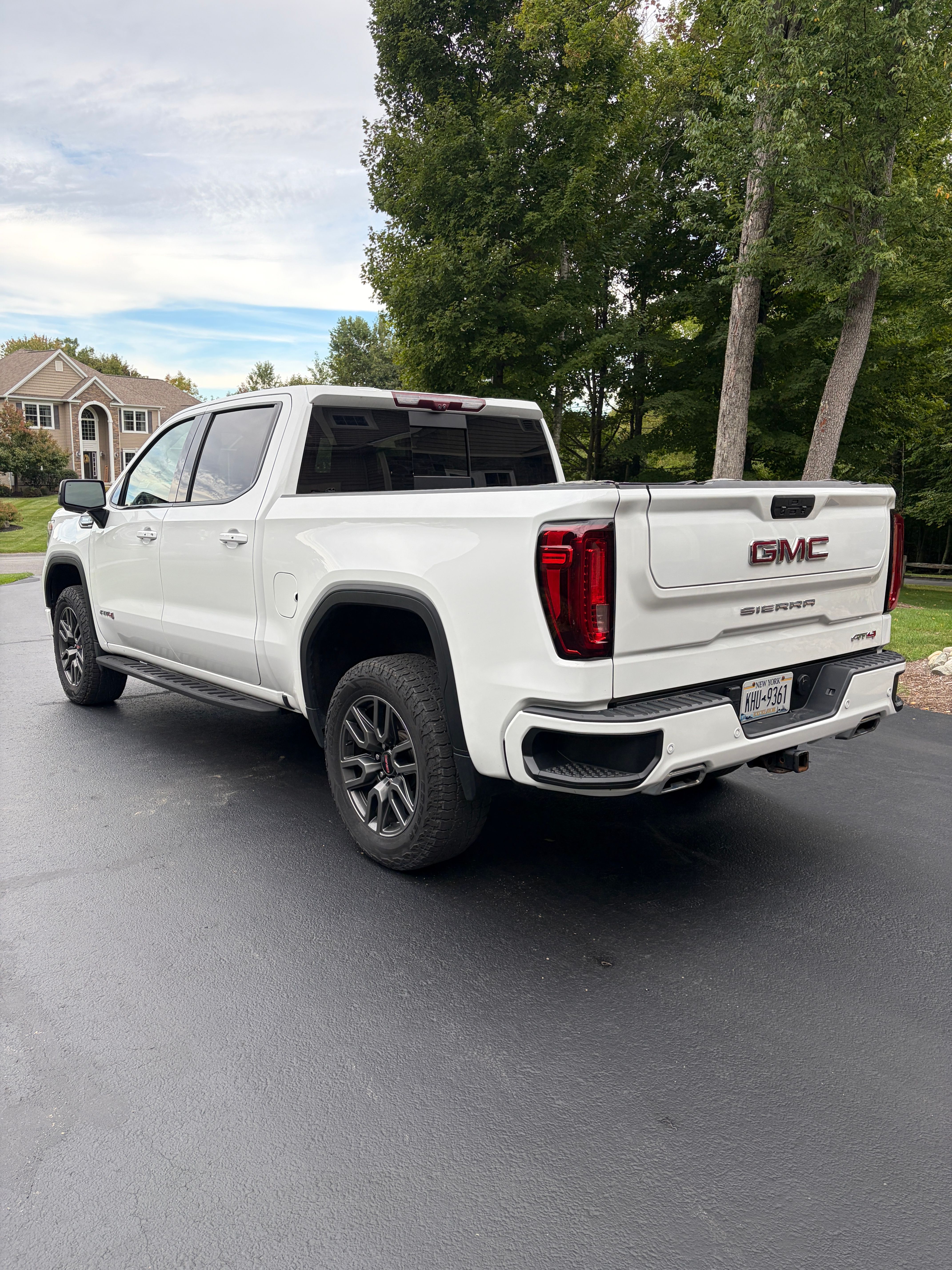 Used 2021 GMC Sierra 1500 AT4 w/ AT4 Premium Package AWD/4WD image 5