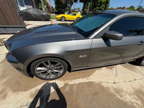 Used 2013 Ford Mustang GT RWD image 9