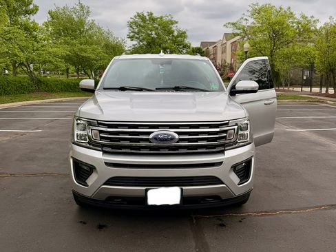 Used 2018 Ford Expedition XLT w/ Equipment Group 202A AWD/4WD image 1