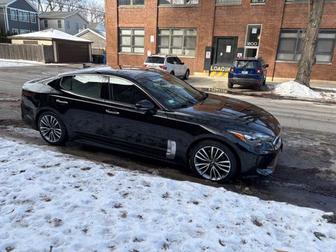 Used 2018 Kia Stinger Premium image 2