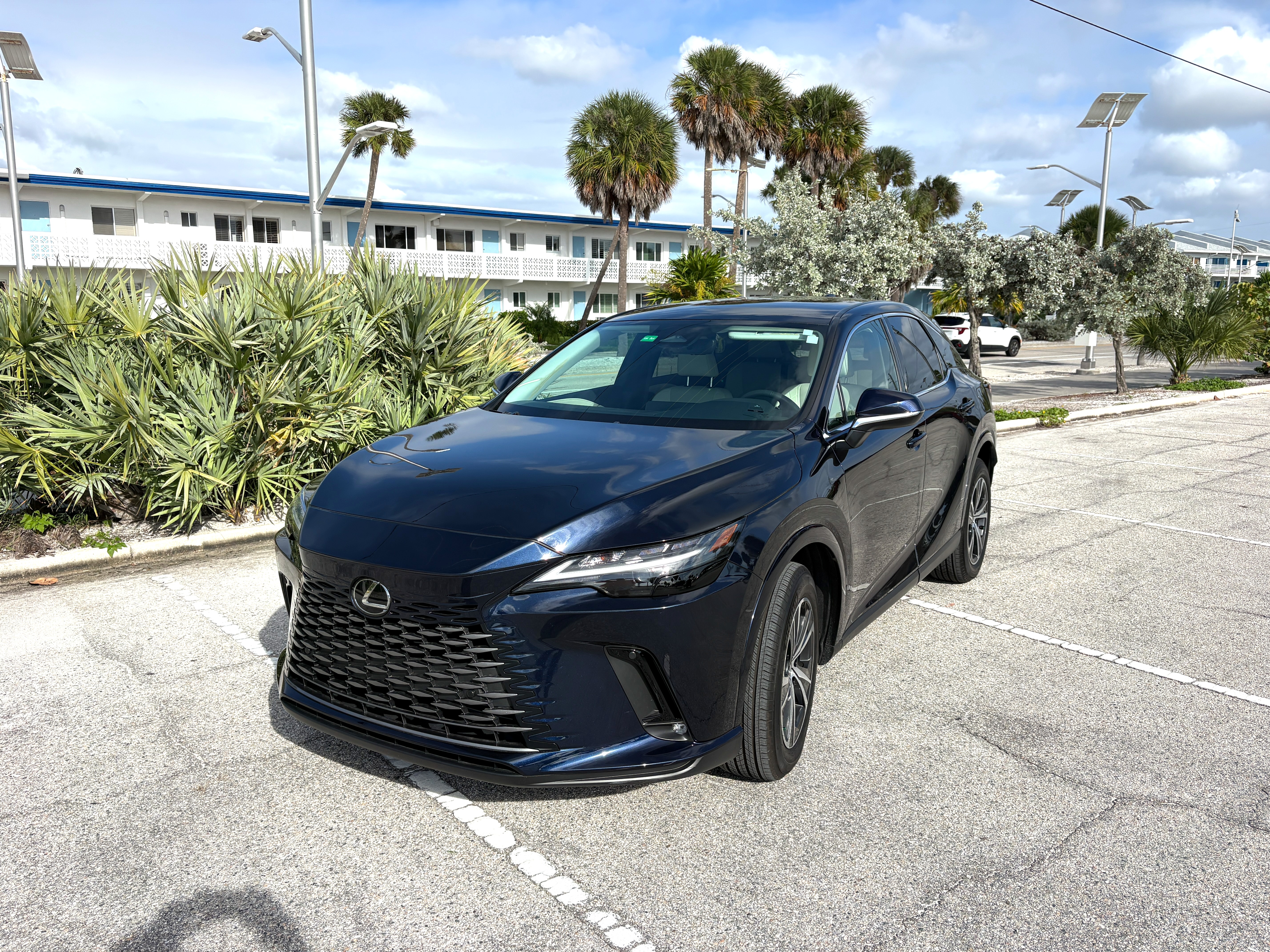 Used 2024 Lexus RX 350 FWD w/ Technology Package image 2