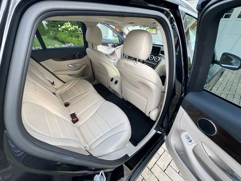 Used 2019 Mercedes-Benz GLC 300 4MATIC image 18