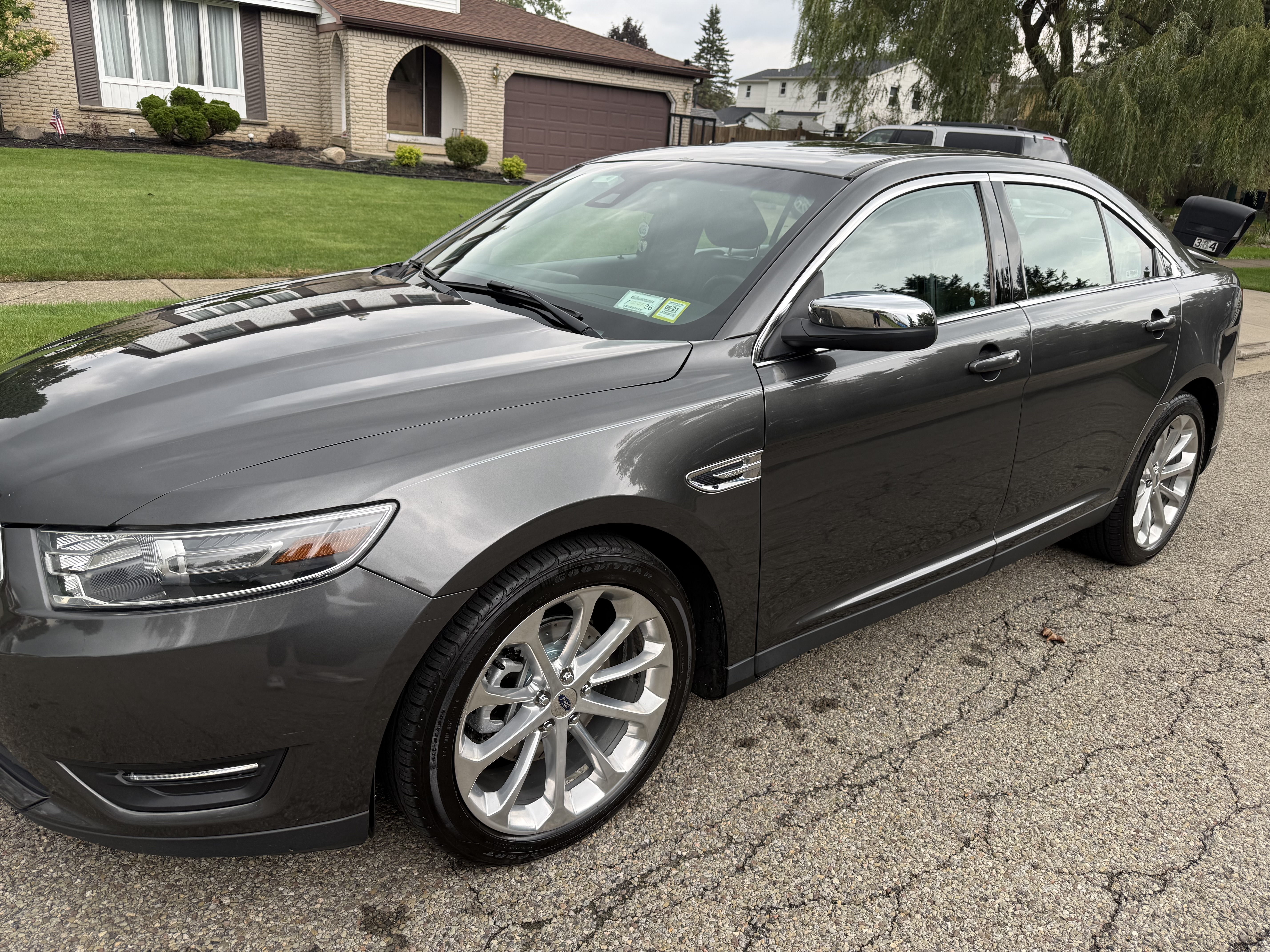 Used 2019 Ford Taurus Limited AWD/4WD image 1
