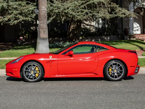 Used 2012 Ferrari California image 8