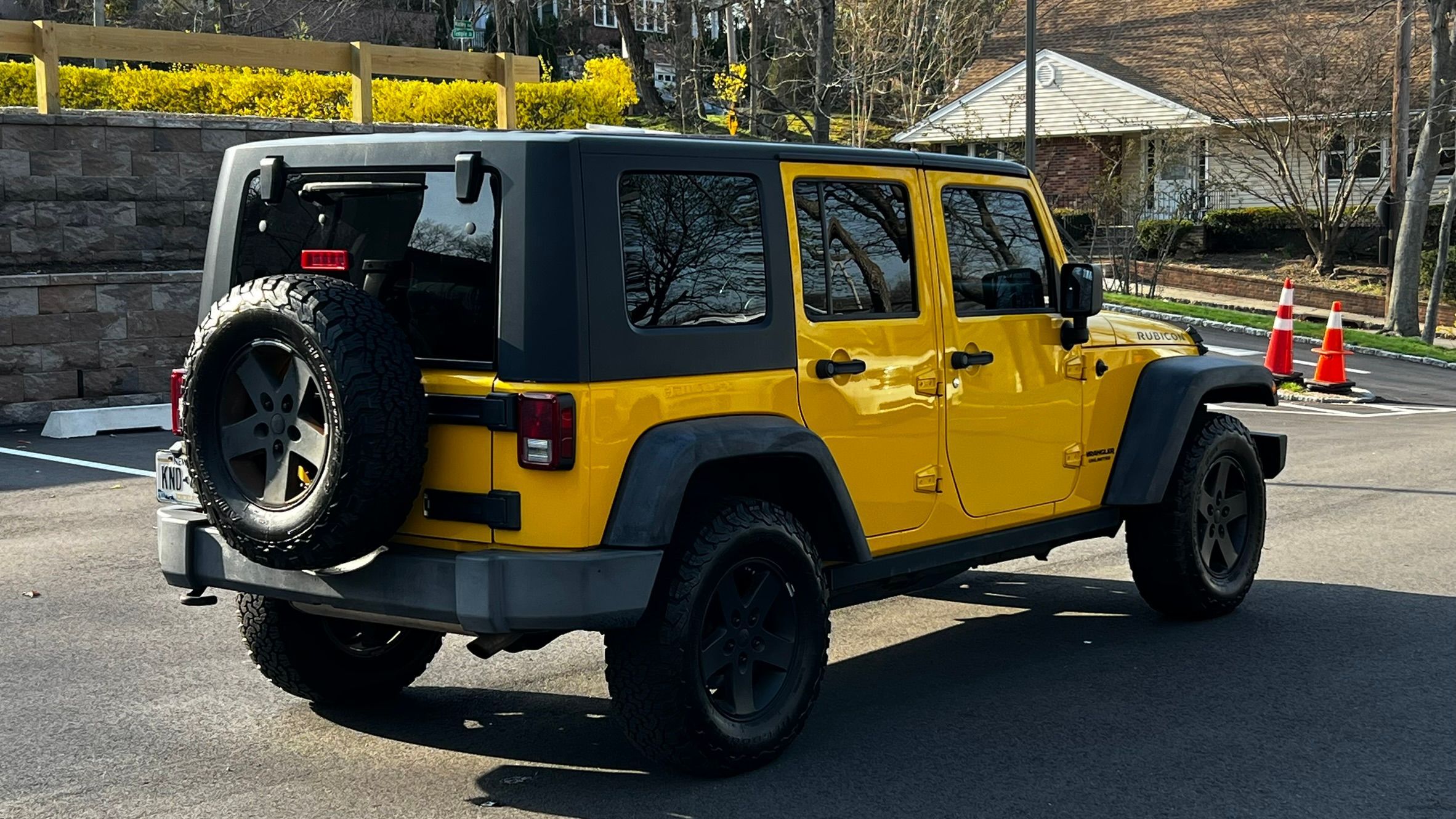 Used 2009 Jeep Wrangler Unlimited Rubicon w/ Dual Top Group AWD/4WD image 2
