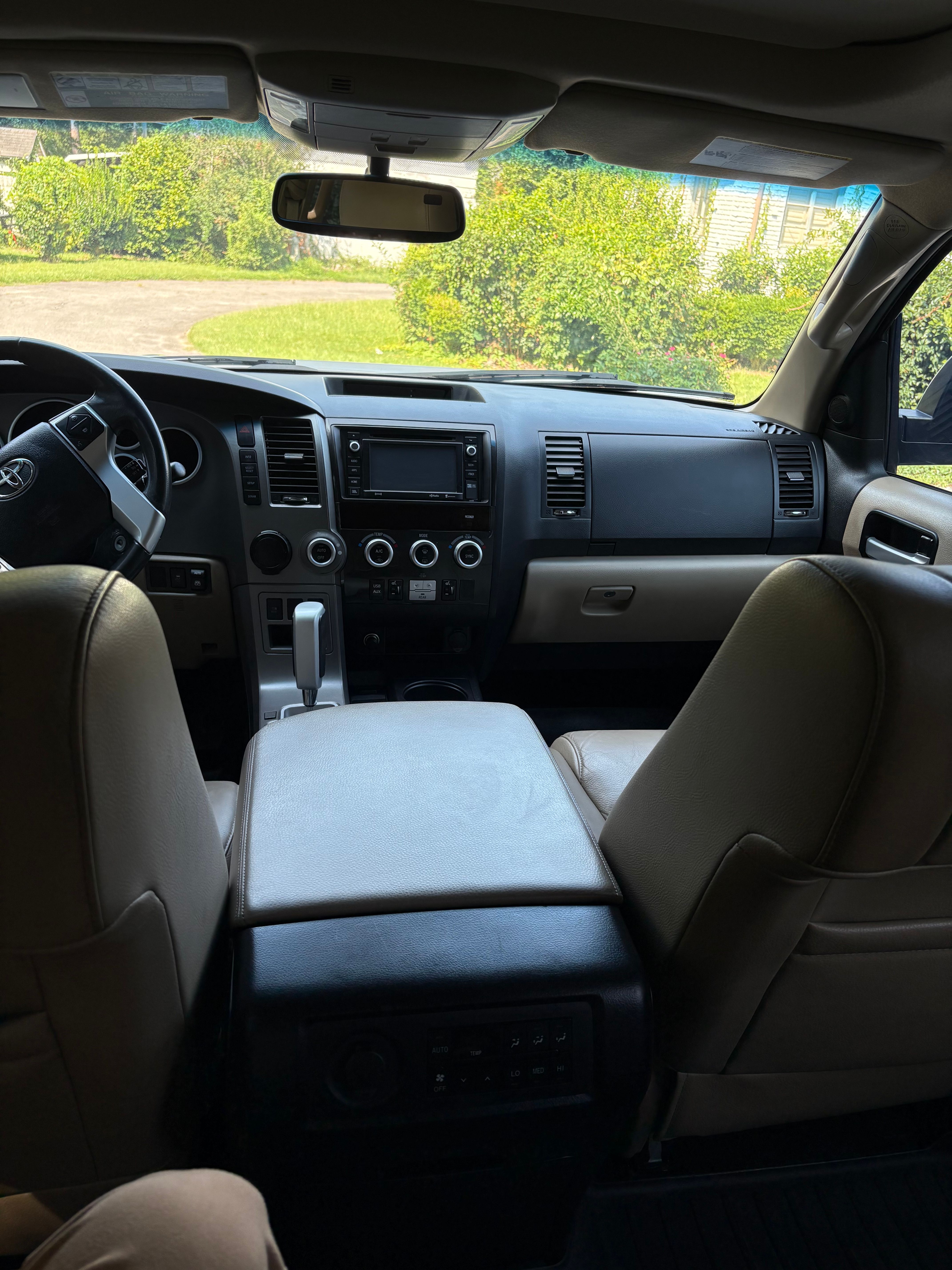 Used 2017 Toyota Sequoia Limited w/ Safety & Convenience Package RWD image 4