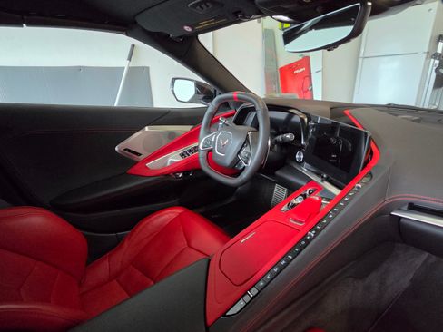 Used 2023 Chevrolet Corvette Stingray Preferred Conv w/ Z51 Performance Package RWD image 11