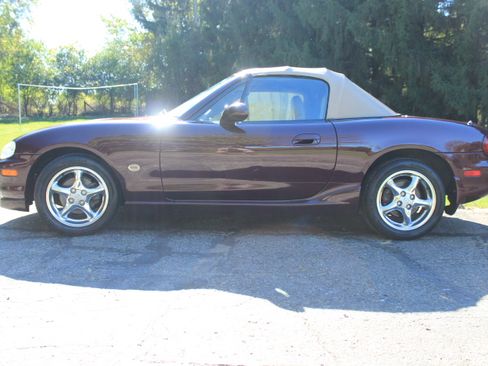 Used 2000 MAZDA MX-5 Miata image 2