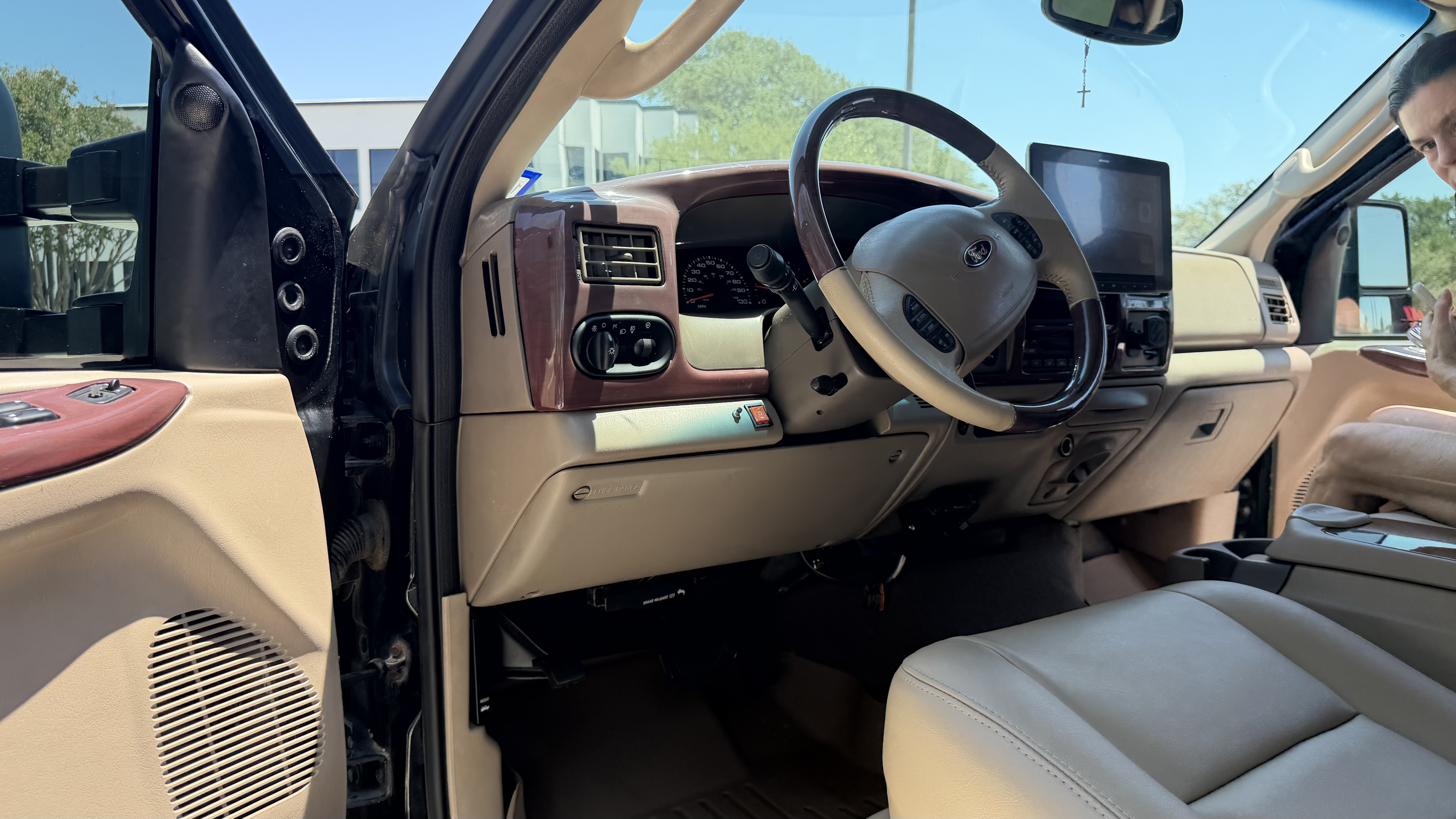 Used 2004 Ford Excursion Limited AWD/4WD image 25