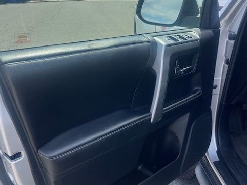 Used 2015 Toyota 4Runner SR5 Premium image 16