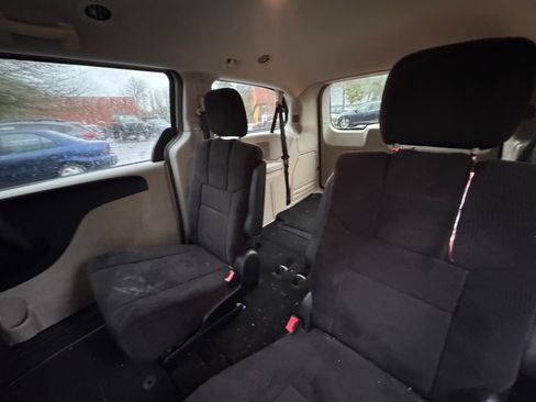 Used 2013 Dodge Grand Caravan SE image 11