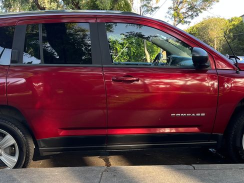 Used 2012 Jeep Compass Latitude w/ Sun/Sound Group FWD image 9