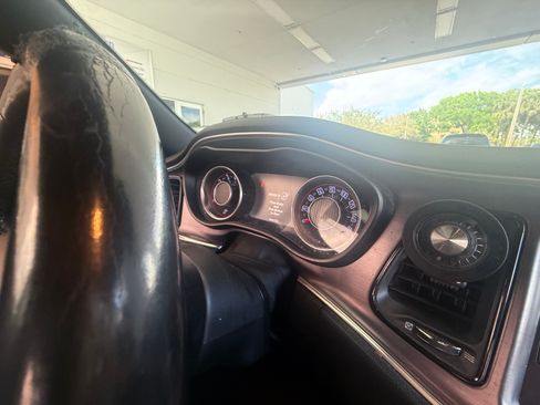 Used 2015 Dodge Challenger SXT image 9