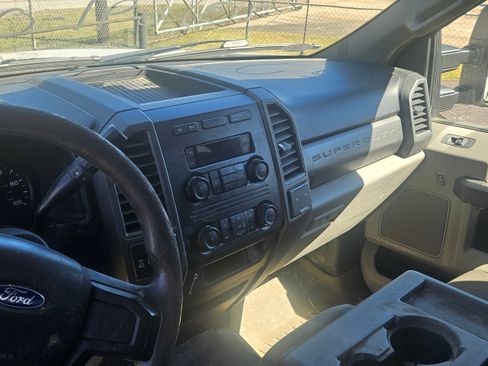 Used 2019 Ford F250 XL w/ Power Equipment Group image 12